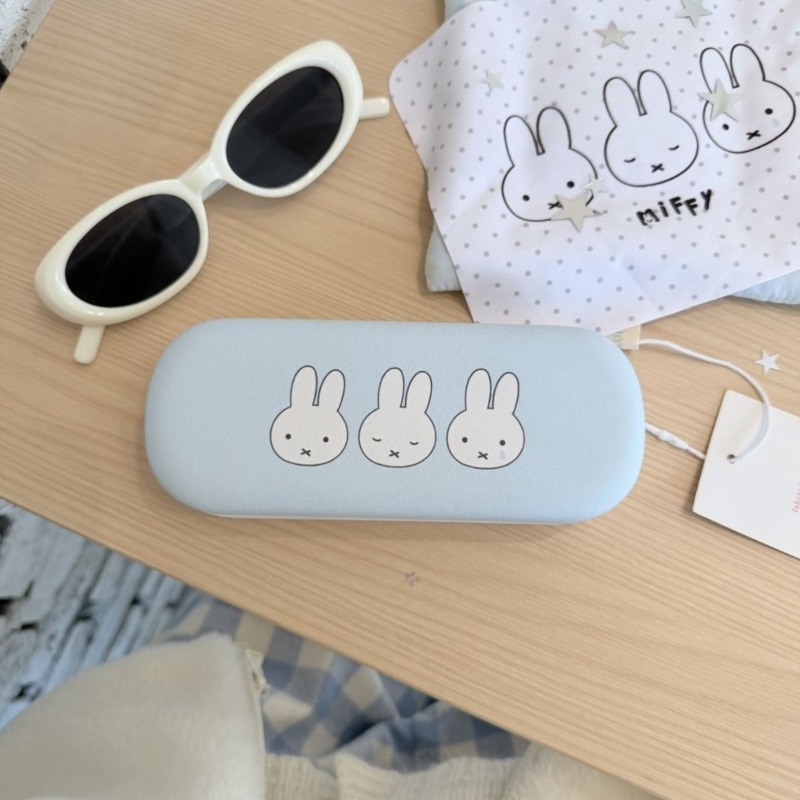 Cartoon Miffy Rabbit, süßes un – Airtag Holder Case Bewertung und Preis